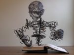 Jacky in the book, 2007 (51 x 52 x 31 cm). Ressorts, moustiquaire, lunettes, broche, plumes, trombones, miroirs...